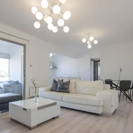 Phaedrus Living: City Flat Rafaella 6 *