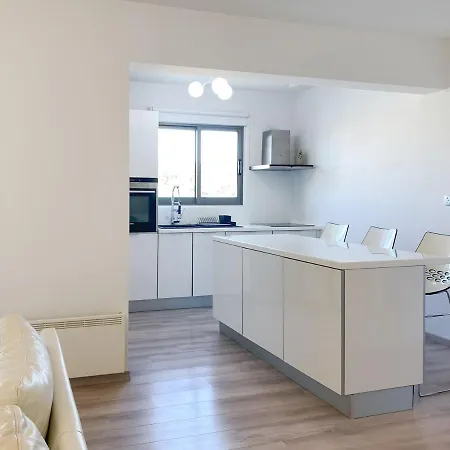 Phaedrus Living: City Flat Rafaella 6