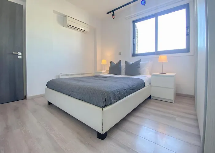 Phaedrus Living: City Flat Rafaella 6 公寓 *